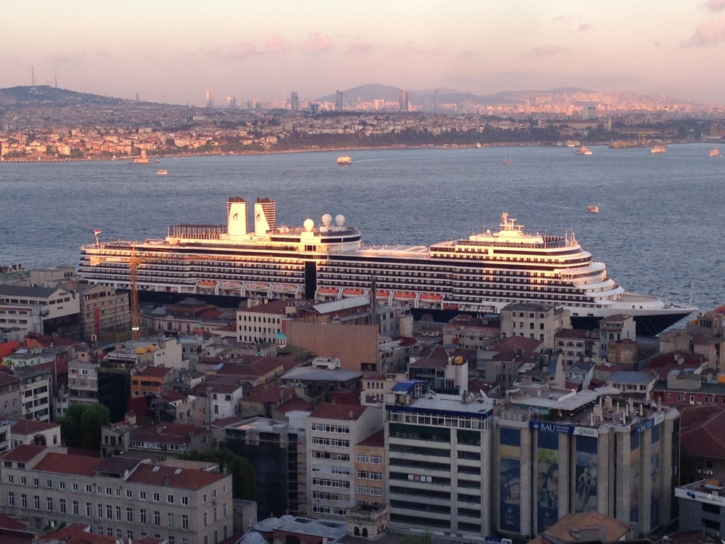Nieuw Amsterdam docked Istanbul